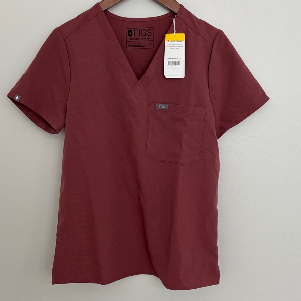 Figs Men's Short Sleeve V-Neck Tee - Deep Red